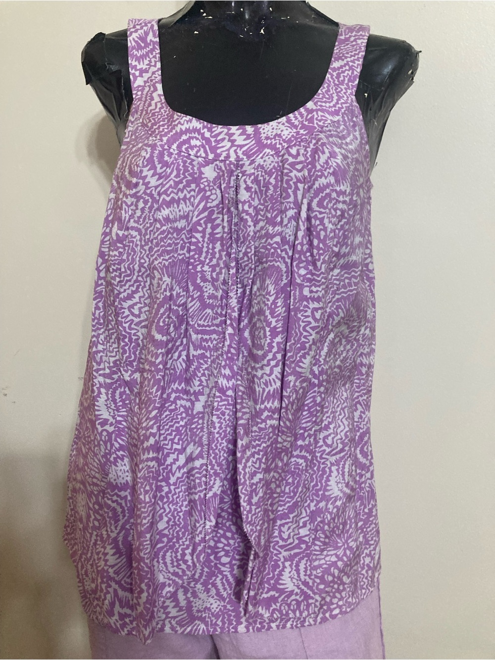Lavender and White Printed Sleeveless Top. SSbl11